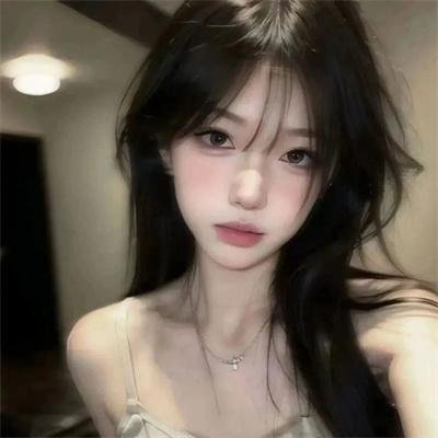 穿条纹衣的男孩